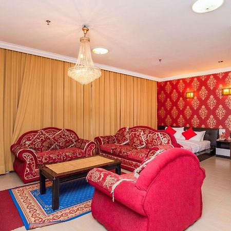 Super Oyo 1114 Neo Pegasus Hotel Сегамат Экстерьер фото