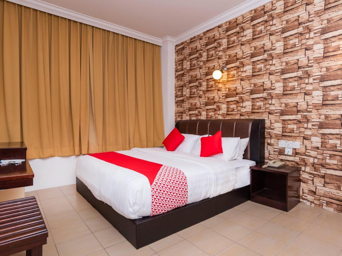 Super Oyo 1114 Neo Pegasus Hotel Сегамат Экстерьер фото