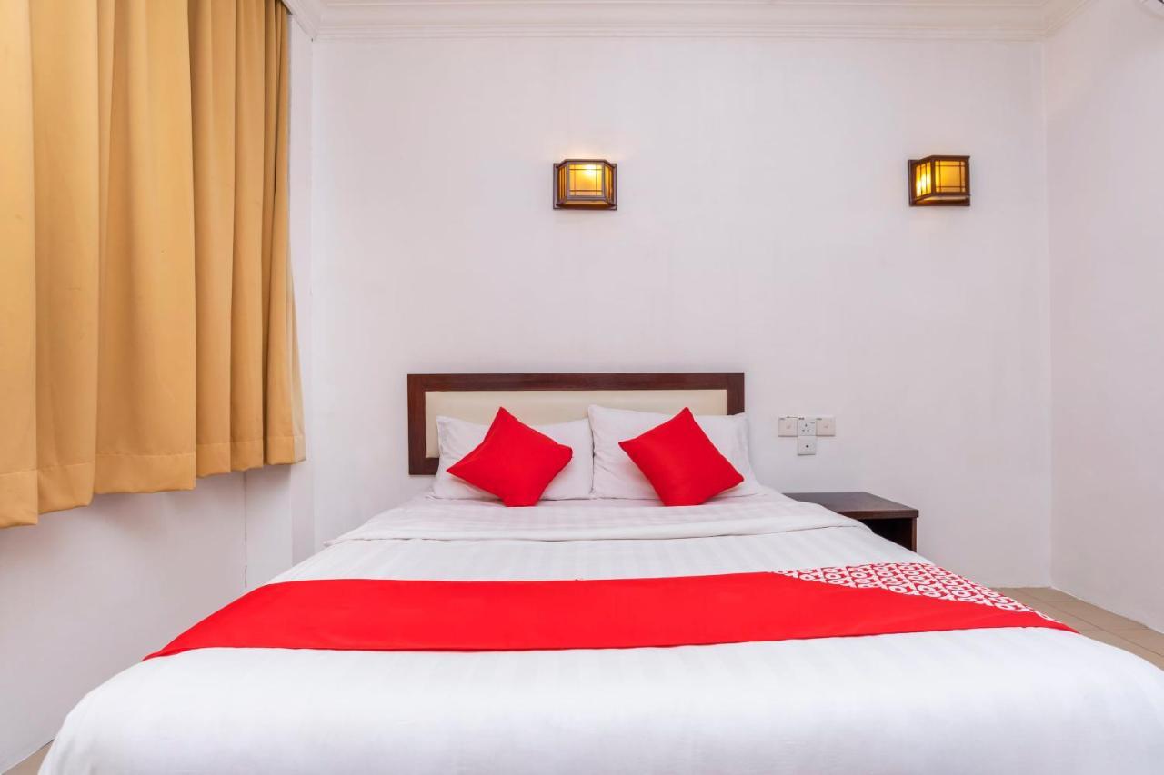 Super Oyo 1114 Neo Pegasus Hotel Сегамат Экстерьер фото