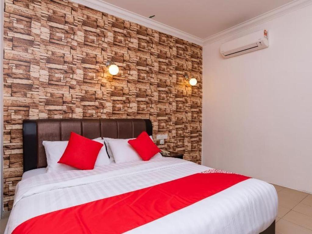 Super Oyo 1114 Neo Pegasus Hotel Сегамат Экстерьер фото