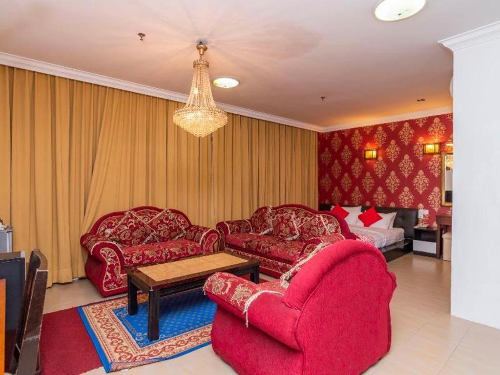 Super Oyo 1114 Neo Pegasus Hotel Сегамат Экстерьер фото