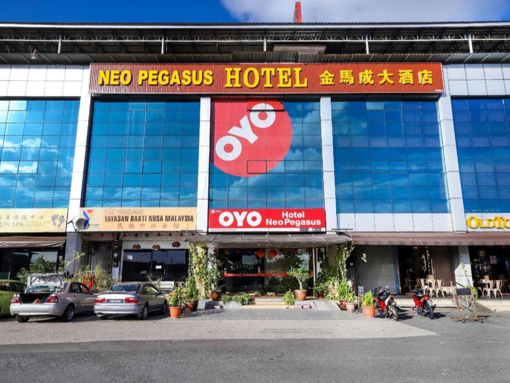 Super Oyo 1114 Neo Pegasus Hotel Сегамат Экстерьер фото