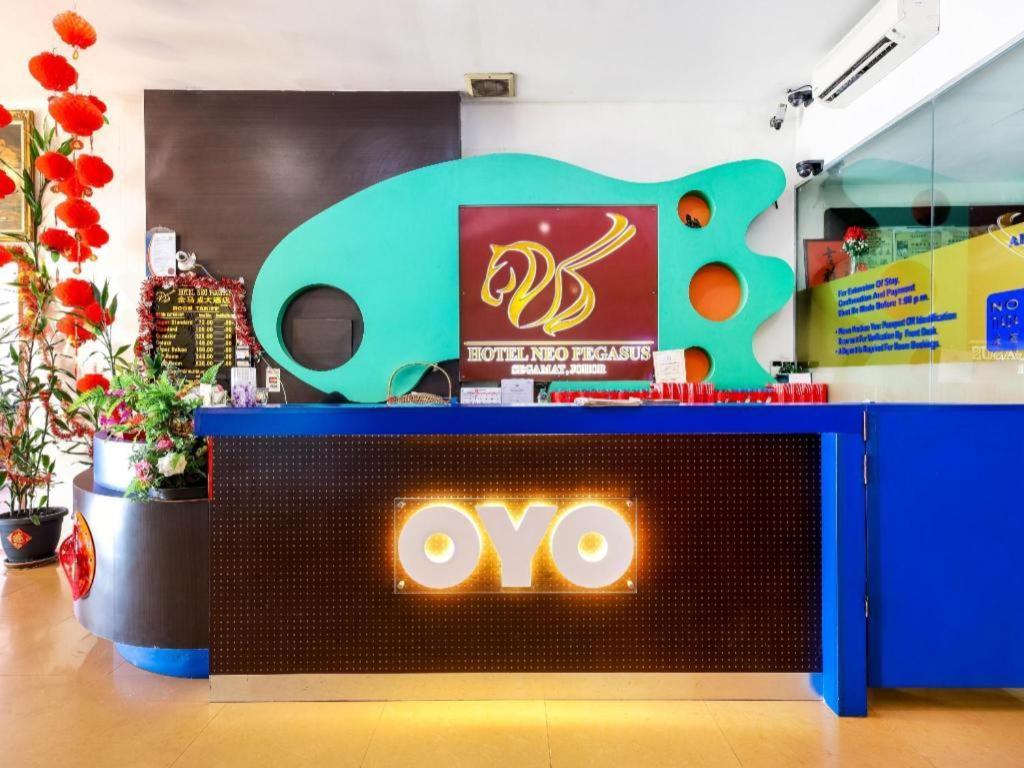 Super Oyo 1114 Neo Pegasus Hotel Сегамат Экстерьер фото