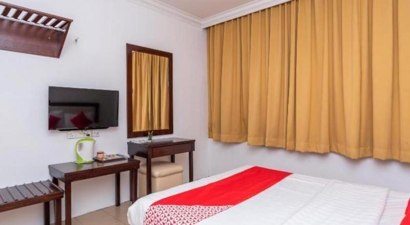 Super Oyo 1114 Neo Pegasus Hotel Сегамат Экстерьер фото