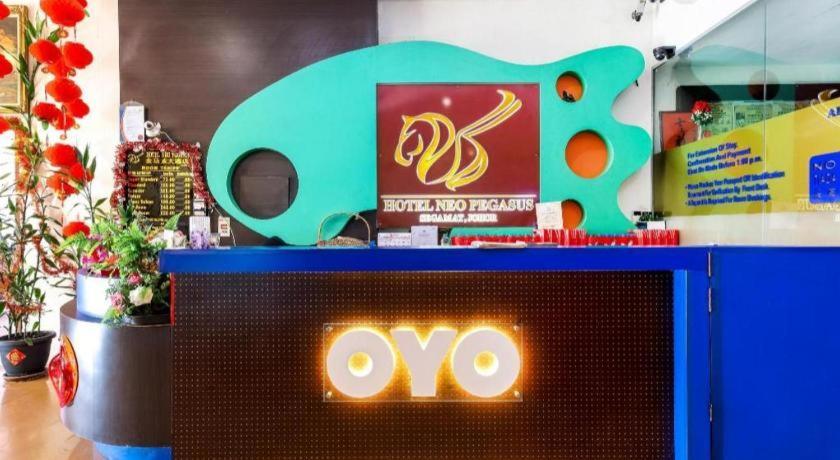 Super Oyo 1114 Neo Pegasus Hotel Сегамат Экстерьер фото