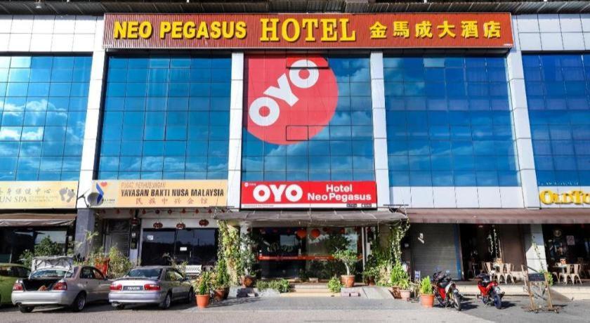 Super Oyo 1114 Neo Pegasus Hotel Сегамат Экстерьер фото