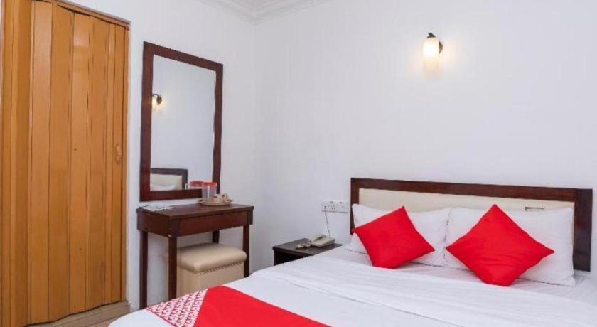 Super Oyo 1114 Neo Pegasus Hotel Сегамат Экстерьер фото