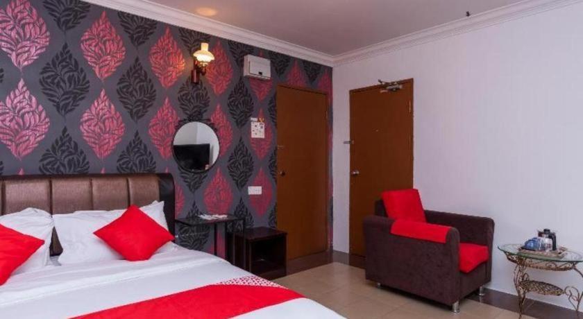 Super Oyo 1114 Neo Pegasus Hotel Сегамат Экстерьер фото