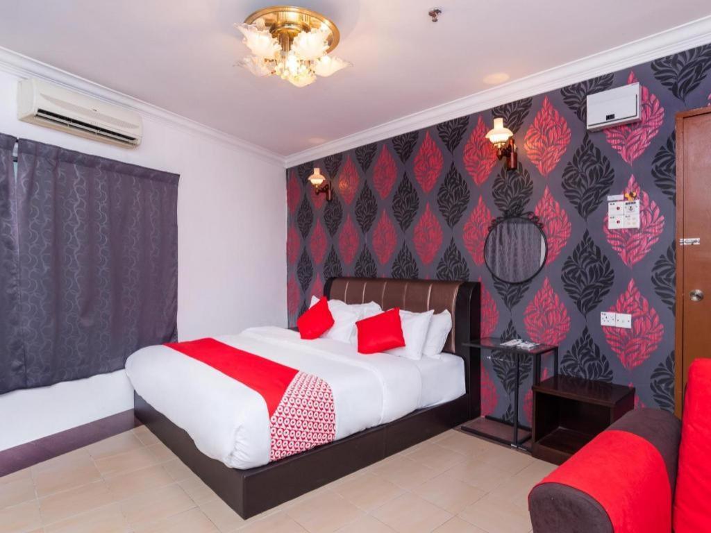 Super Oyo 1114 Neo Pegasus Hotel Сегамат Экстерьер фото