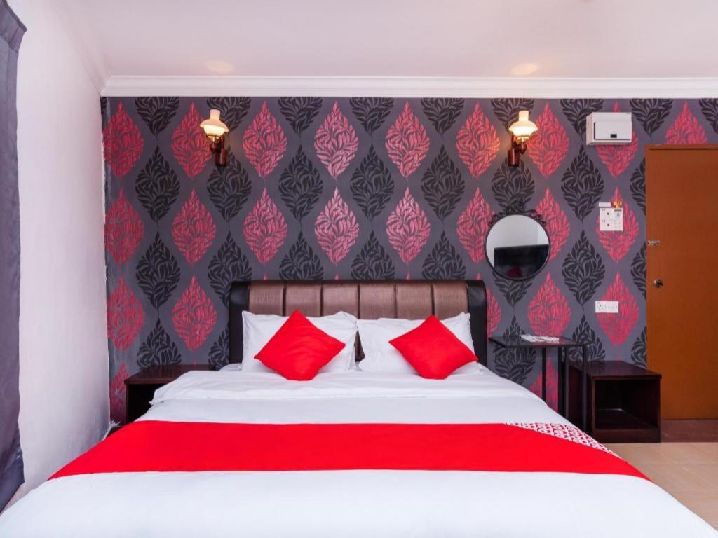 Super Oyo 1114 Neo Pegasus Hotel Сегамат Экстерьер фото