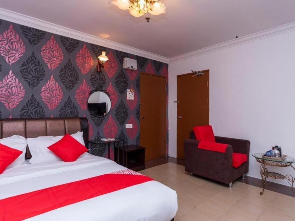 Super Oyo 1114 Neo Pegasus Hotel Сегамат Экстерьер фото