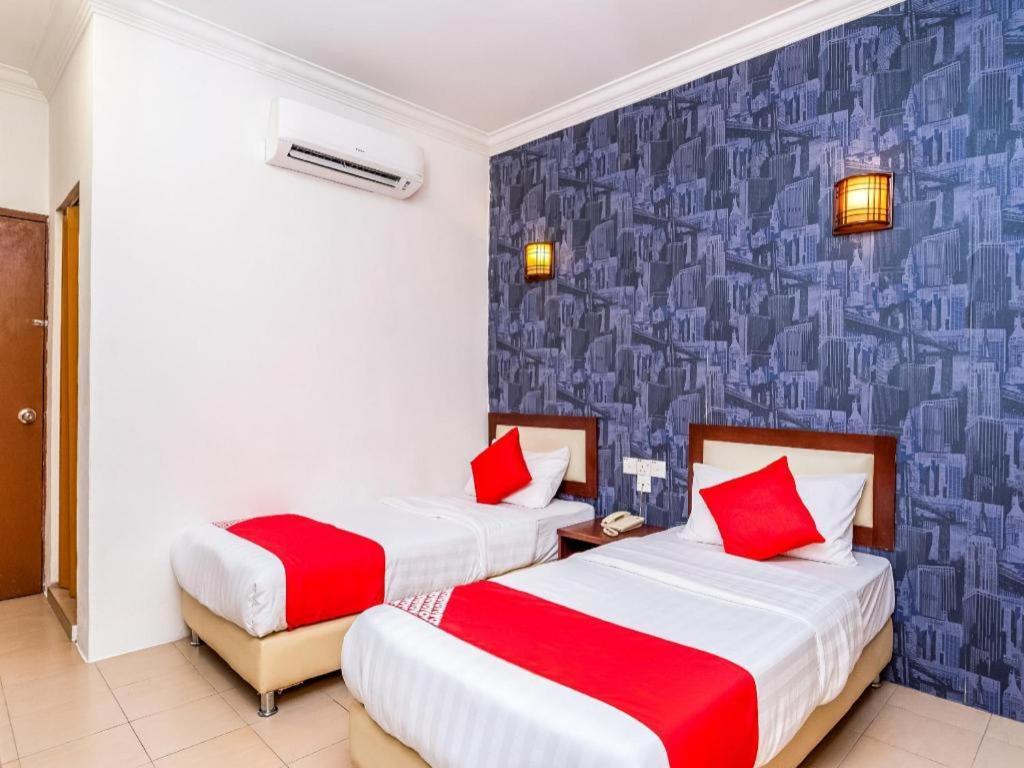 Super Oyo 1114 Neo Pegasus Hotel Сегамат Экстерьер фото
