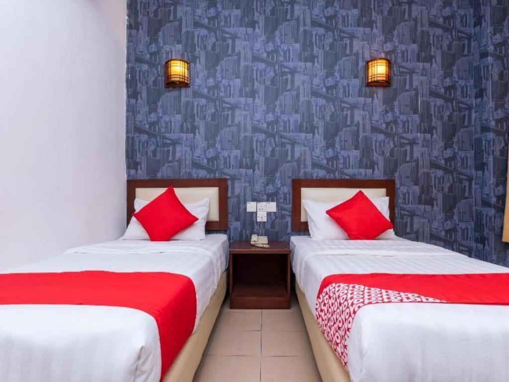 Super Oyo 1114 Neo Pegasus Hotel Сегамат Экстерьер фото