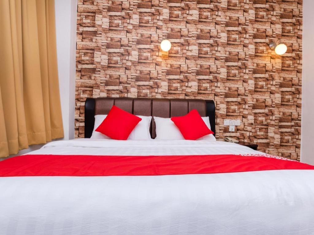 Super Oyo 1114 Neo Pegasus Hotel Сегамат Экстерьер фото