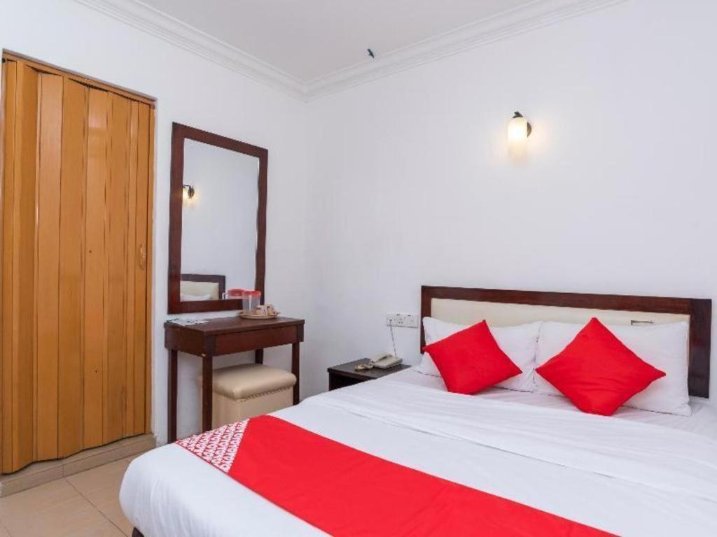 Super Oyo 1114 Neo Pegasus Hotel Сегамат Экстерьер фото