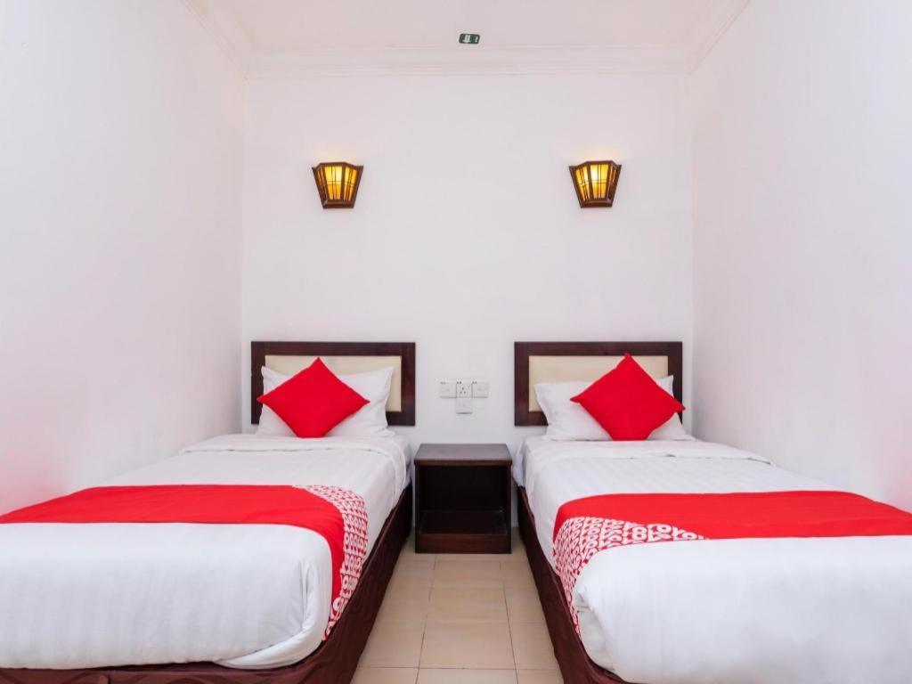 Super Oyo 1114 Neo Pegasus Hotel Сегамат Экстерьер фото