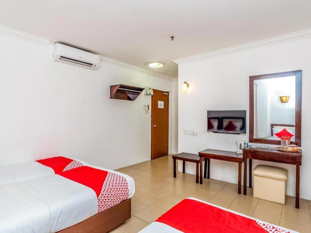 Super Oyo 1114 Neo Pegasus Hotel Сегамат Экстерьер фото