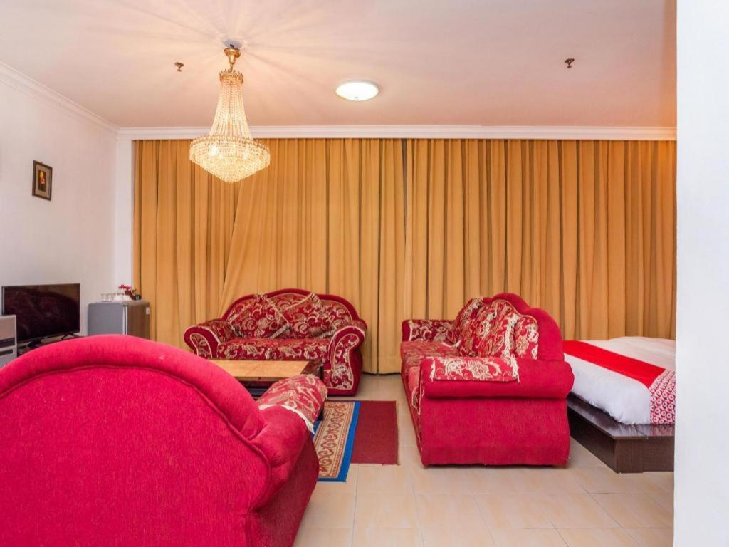 Super Oyo 1114 Neo Pegasus Hotel Сегамат Экстерьер фото