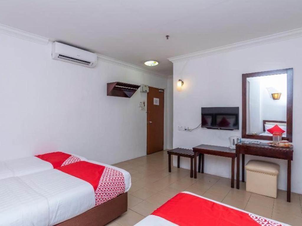 Super Oyo 1114 Neo Pegasus Hotel Сегамат Экстерьер фото